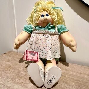 Vintage 1985 Cabbage Patch Kids Doll Signed Xavier Roberts Goldie Judy